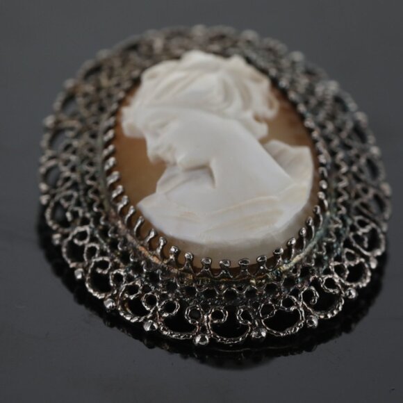 Vintage Karen Lynne Carved Shell Cameo Brooch Gold Filled Sterling - Picture 1 of 6